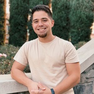 Meet your Posher, Derrik